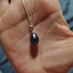 Black pearl necklace